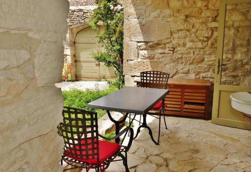 Студия Стандарт, Mas Escombelle