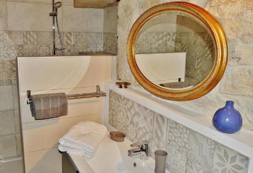 Номер Стандарт, Mas Escombelle