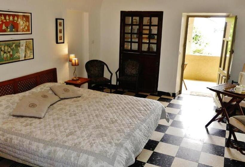 Номер Стандарт, Mas Escombelle