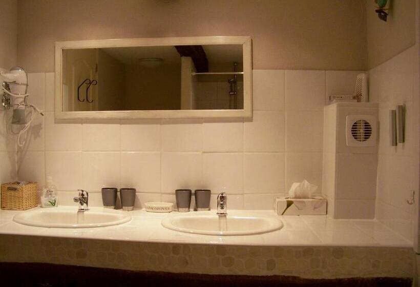 Номер Комфорт, Domaine De Cadenne