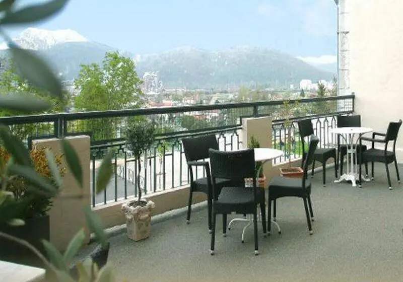 Juniorsviitti, Maison De L'esplanade