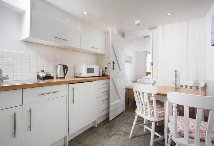 패밀리 룸, Whitstable Fisherman S Huts
