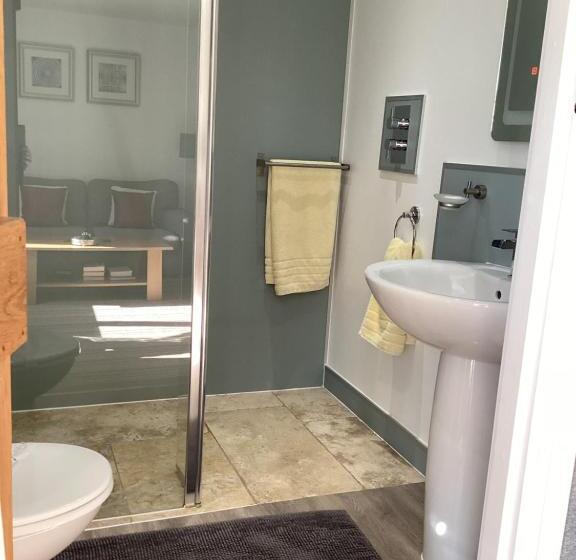 جناح ديلوكس سرير كينج, The Garden Suites At Snape Castle Mews