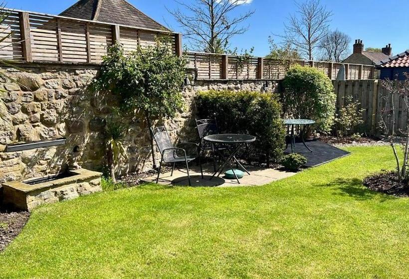 جناح ديلوكس سرير كينج, The Garden Suites At Snape Castle Mews