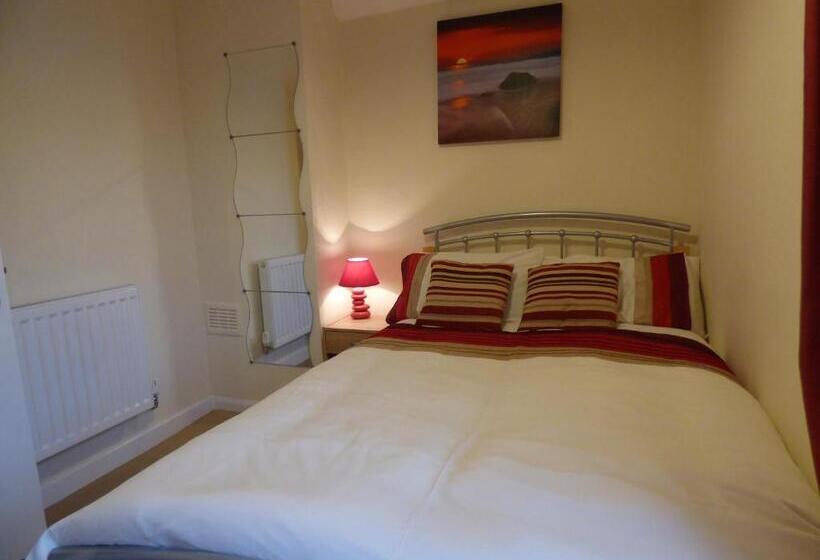 Дом 1 Спальня, Birdholme House