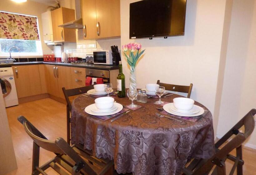 Дом 1 Спальня, Birdholme House