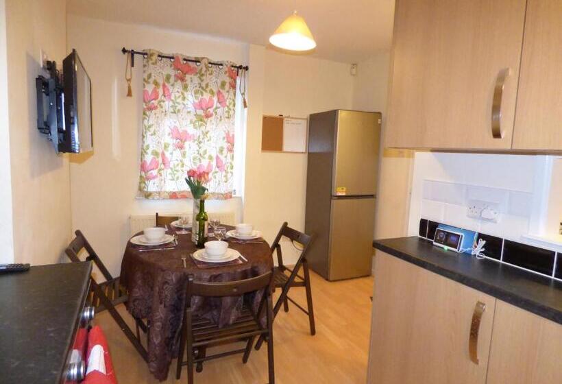 Дом 1 Спальня, Birdholme House