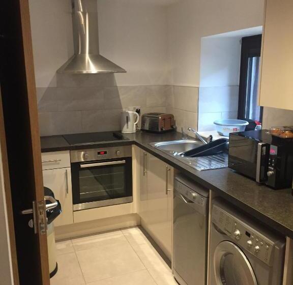 إستوديو قياسى, The Radnor Arms