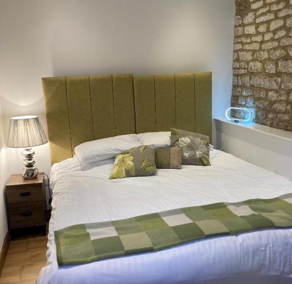 إستوديو قياسى, The Radnor Arms