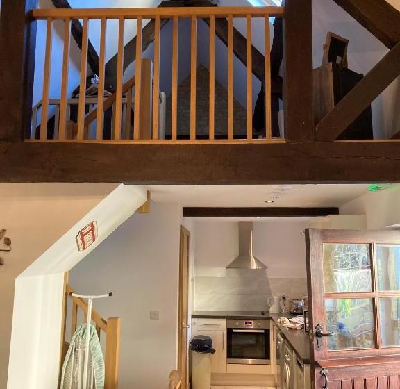 إستوديو قياسى, The Radnor Arms