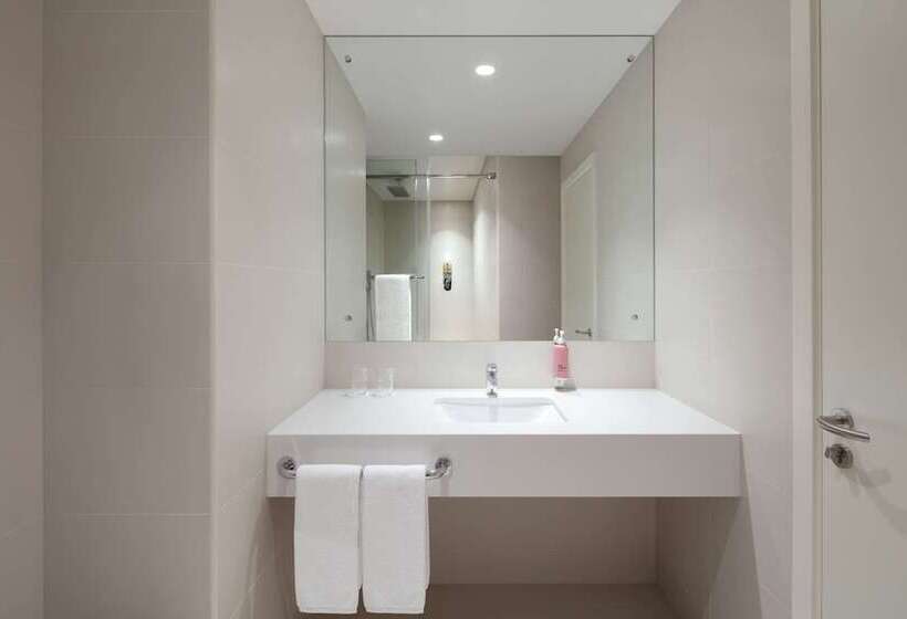 غرفة قياسية, Rove At The Park