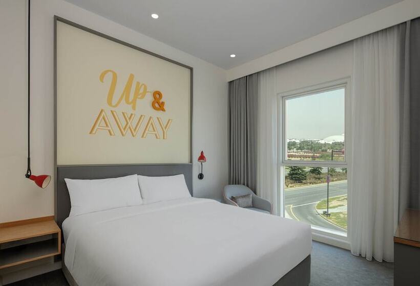 غرفة عائلية متصلة, Rove At The Park