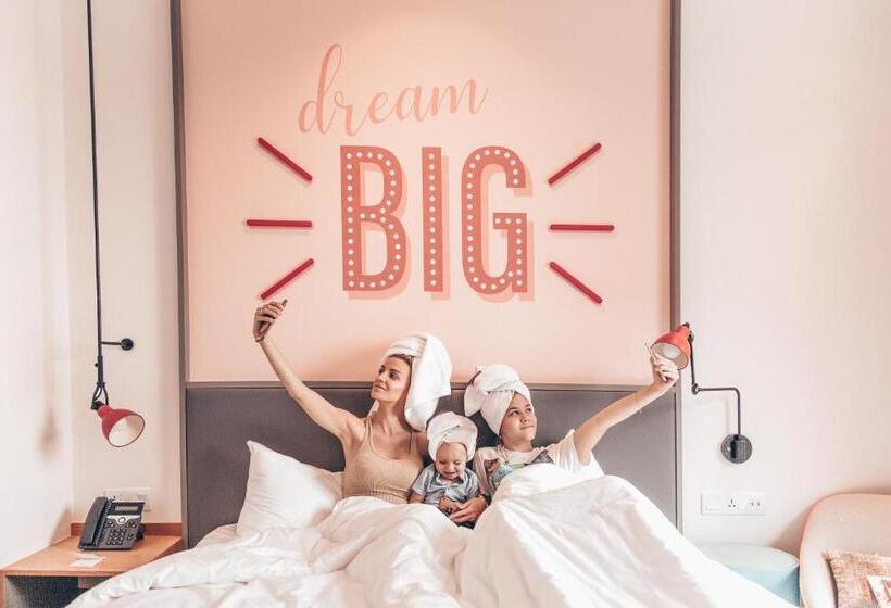 غرفة قياسية, Rove At The Park