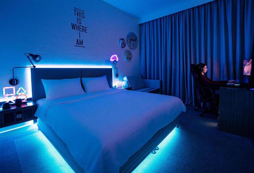 غرفة قياسية, Rove At The Park