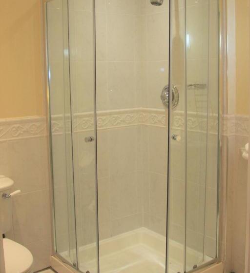 اتاق لوکس با تخت بزرگ, Rudhanacraige