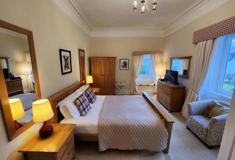 اتاق لوکس با تخت بزرگ, Rudhanacraige