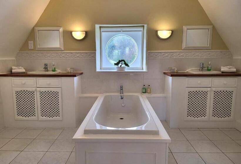 اتاق لوکس با چشمانداز دریا, Rudhanacraige