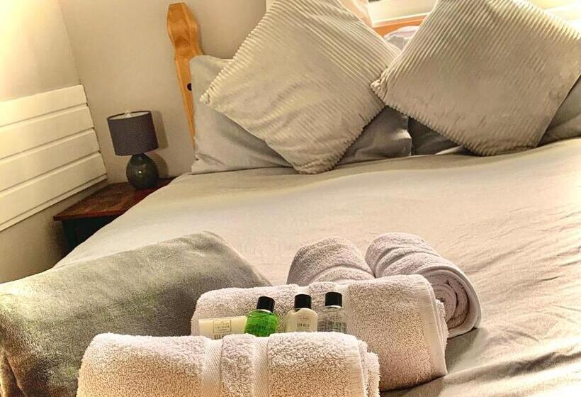 小室, Farr Bay Inn