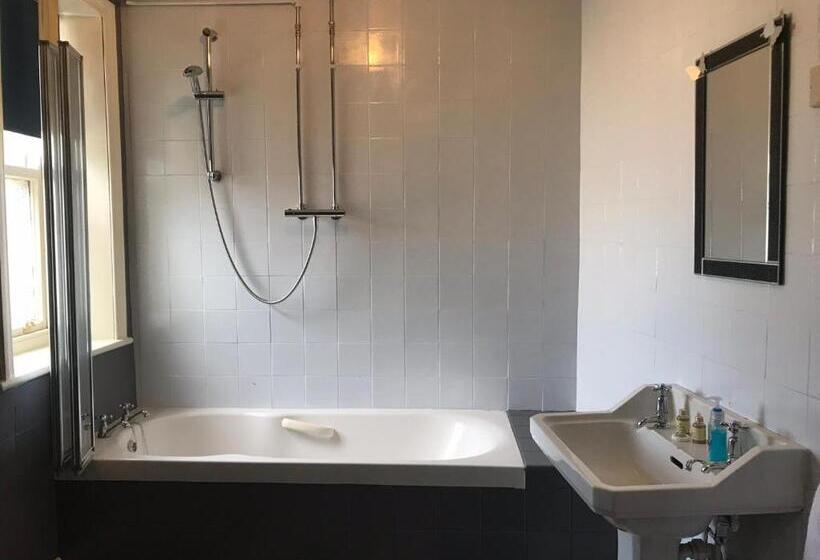 스탠다드 트리픔 룸 공동욕실, Newcastle House Rothbury