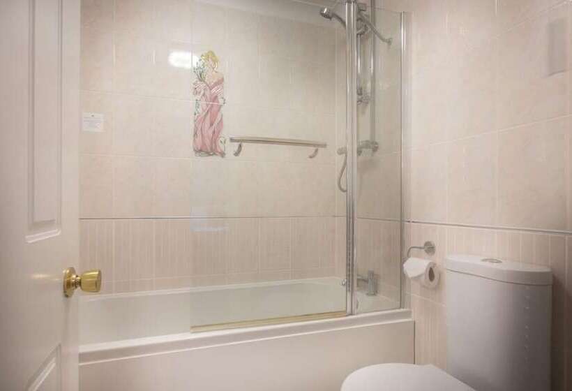 غرفة إقتصادية, Druid House