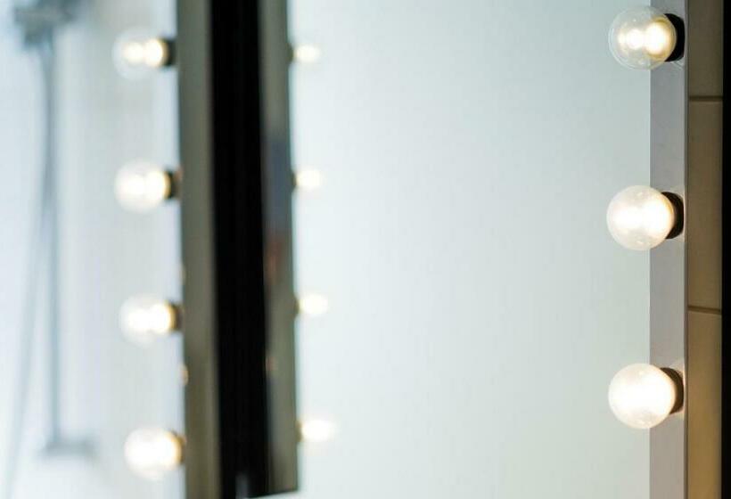 اتاق استاندارد, Jasper S Boutique