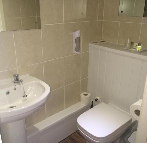 חדר משפחתי, The Bayridge Guest House