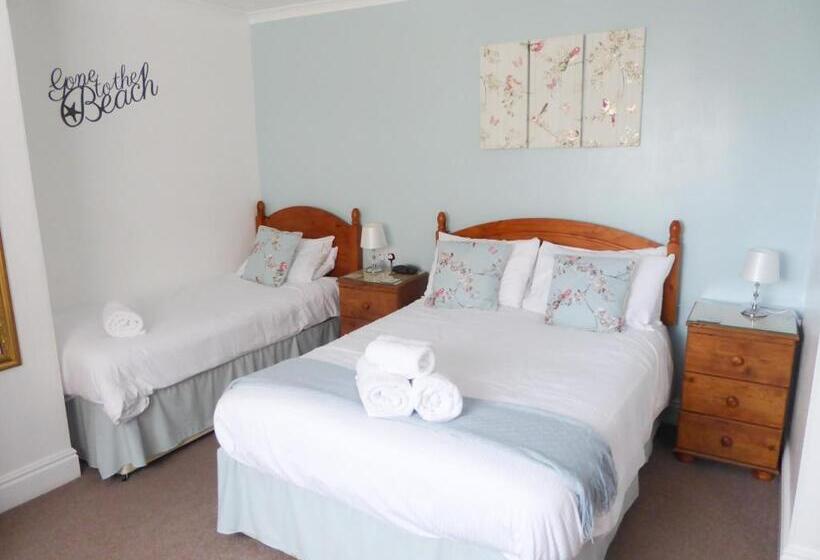 スタンダードトリプルルーム, The Denewood