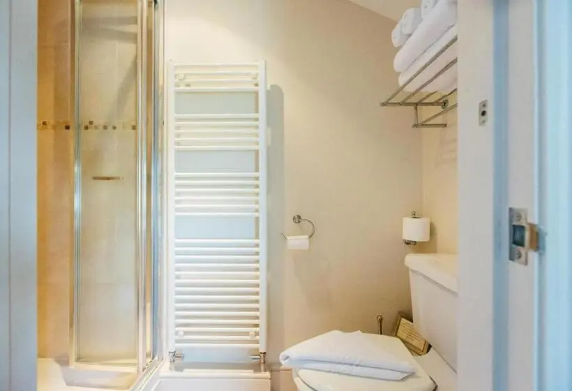 スタンダードルーム, The East End Arms