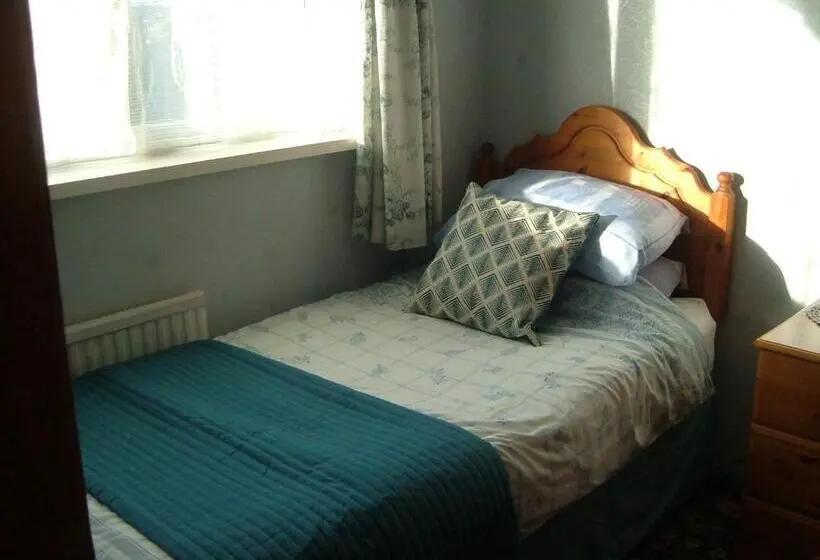 اتاق استاندارد یک نفره, Tremains Guest House