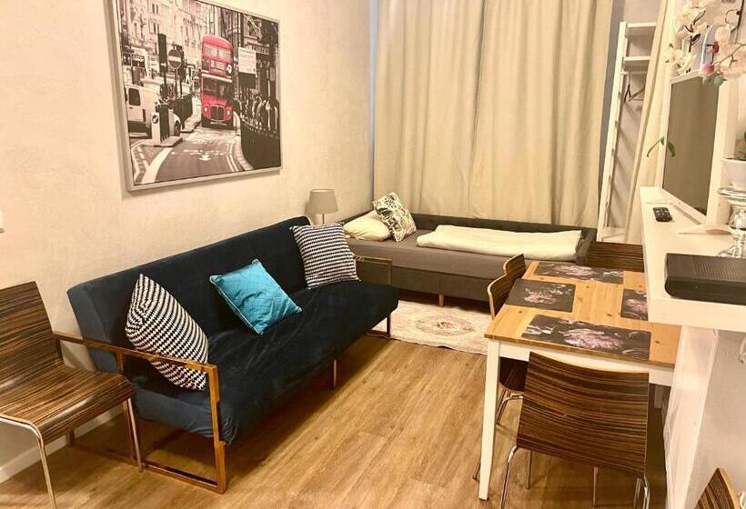 Perhesviitti, Munich Apart