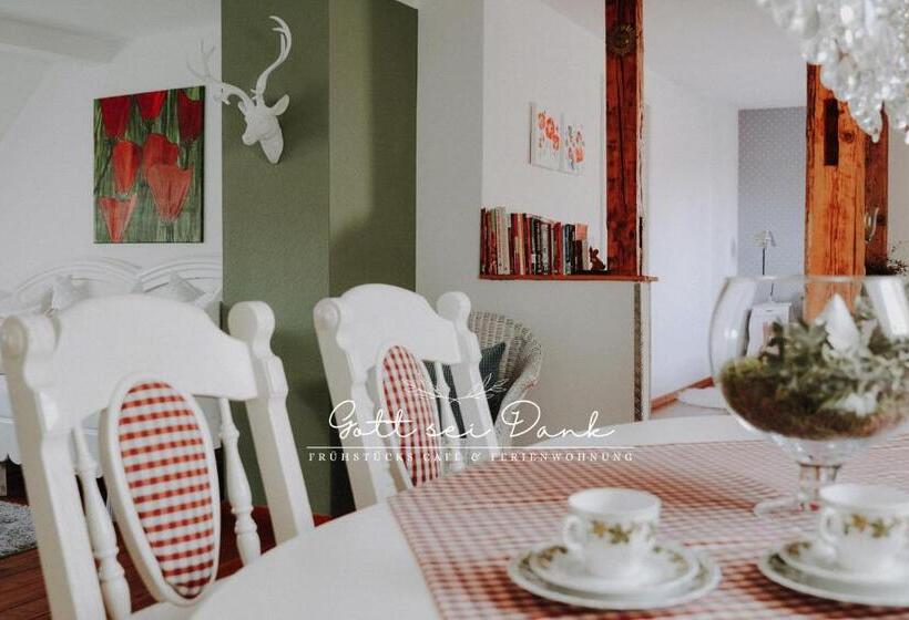 شقة غرفتين, Ferienwohnung Gott Sei Dank