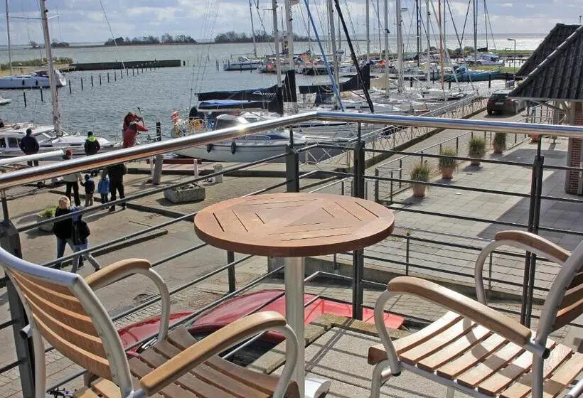 Huoneisto 1 Makuuhuone Parveke, Meerblick Lemkenhafen