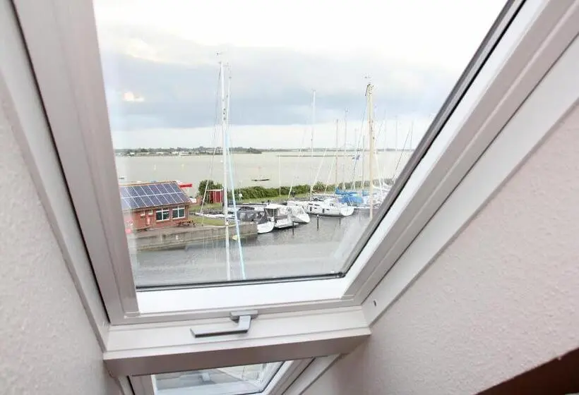 1 Bedroom Penthouse Apartment, Meerblick Lemkenhafen