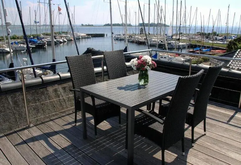 1 Bedroom Penthouse Apartment, Meerblick Lemkenhafen