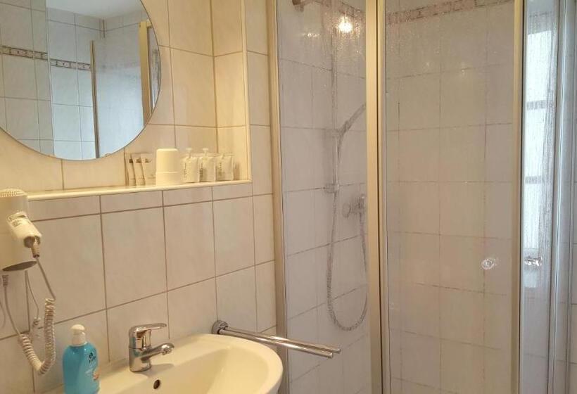 غرفة قياسية ثلاثية, Moosburger Hof