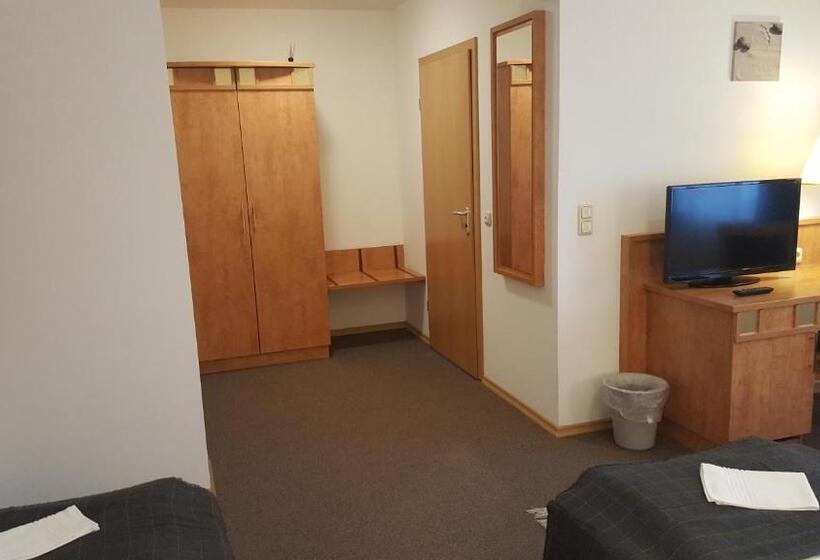 غرفة قياسية ثلاثية, Moosburger Hof