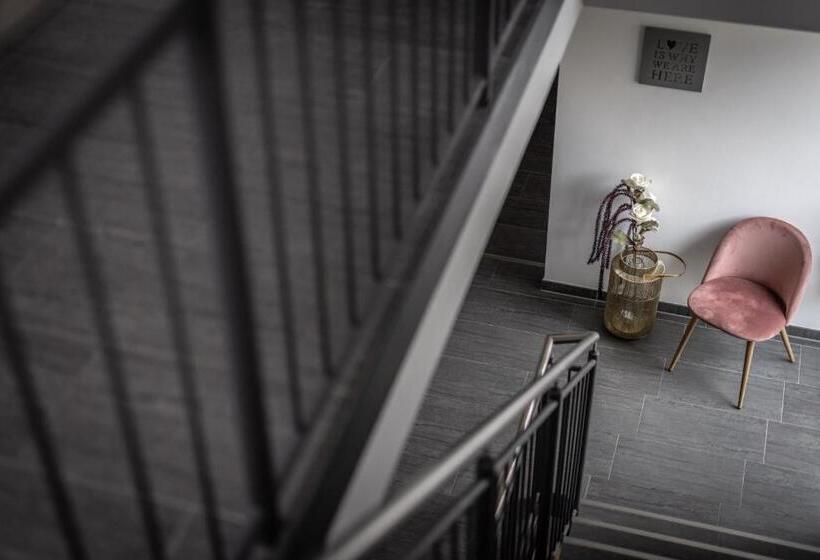 3ベッドルームアパートメント, Living Neuburg