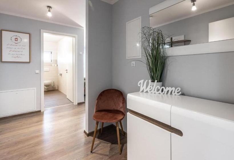 スタンダードスタジオ, Living Neuburg