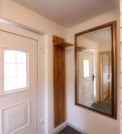 Apartament 3 Dormitoare, Kieslinger Hilde
