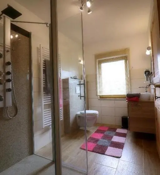 Apartament 3 Dormitoare, Kieslinger Hilde