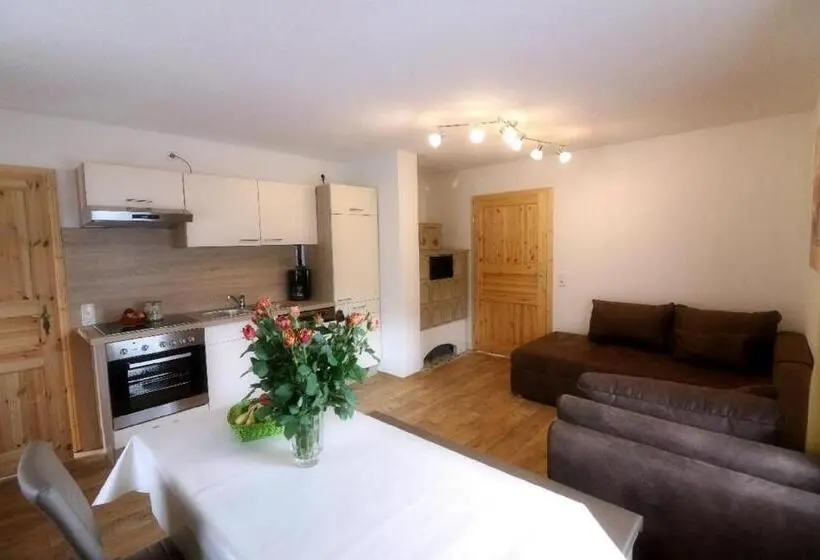 Apartament 3 Dormitoare, Kieslinger Hilde