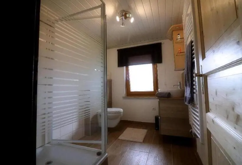 Apartament 3 Dormitoare, Kieslinger Hilde
