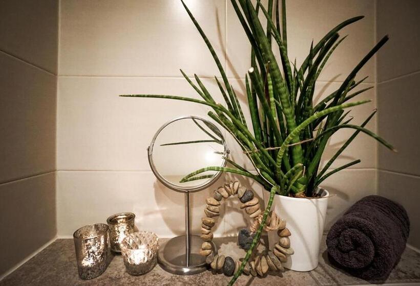 جناح, Pension Carlbauer