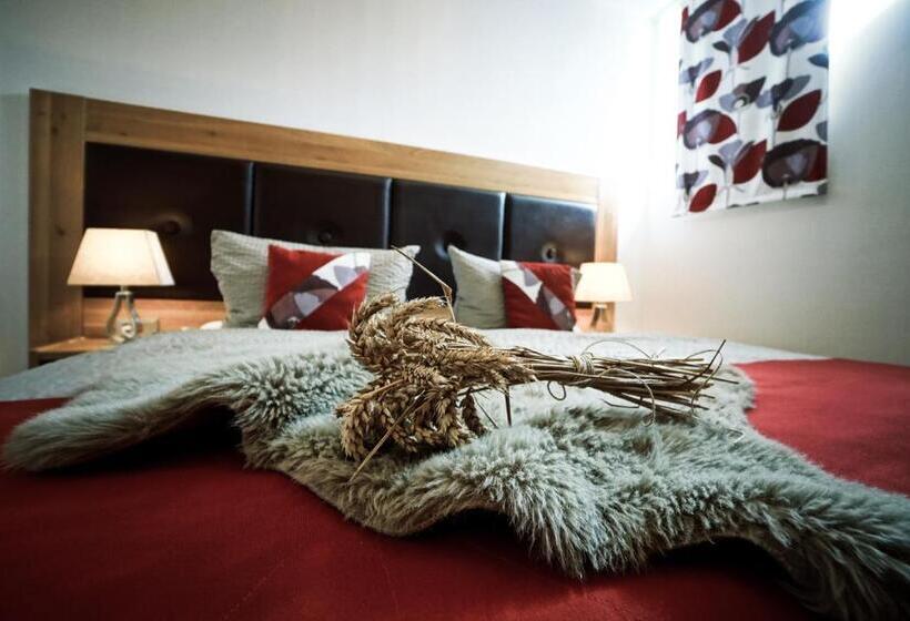 جناح, Pension Carlbauer