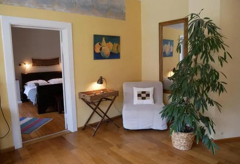Deluxe Neljän Hengen Huone, Bed & Breakfast Sahara