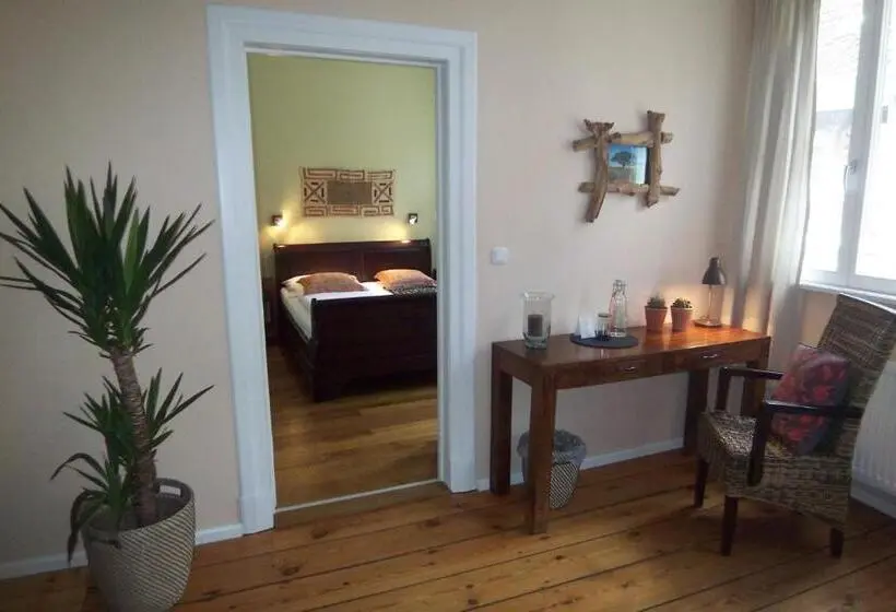 Deluxe Kolmen Hengen Huone, Bed & Breakfast Sahara
