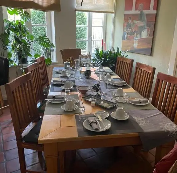 Deluxe Kolmen Hengen Huone, Bed & Breakfast Sahara