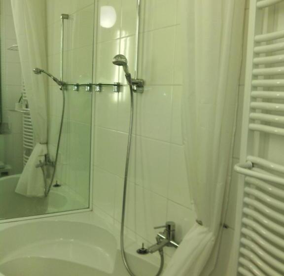 豪华房间, Pension Timeout