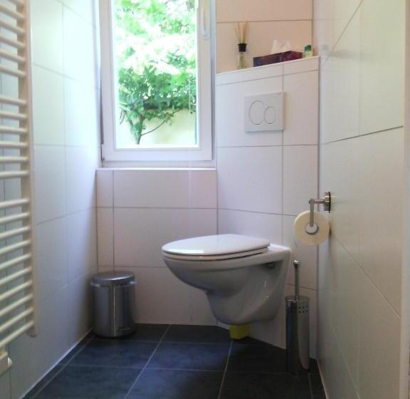 标准间, Pension Timeout