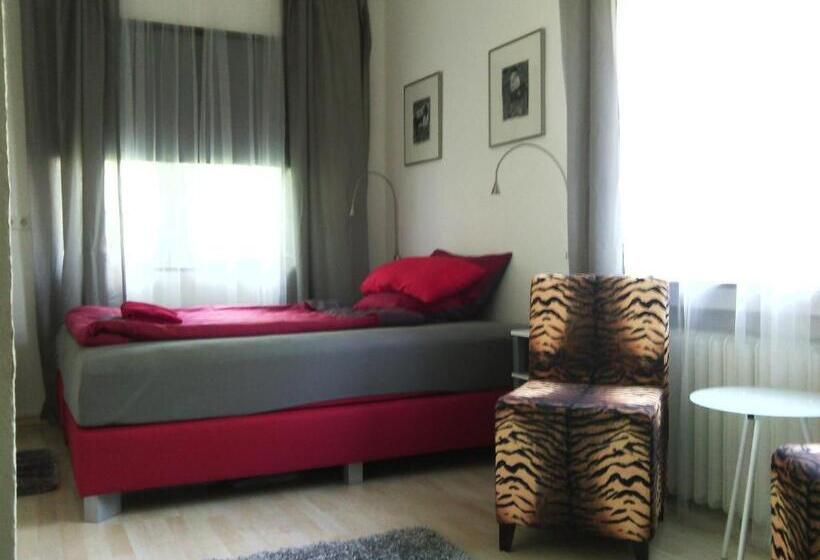 Quarto Estandar, Pension Timeout